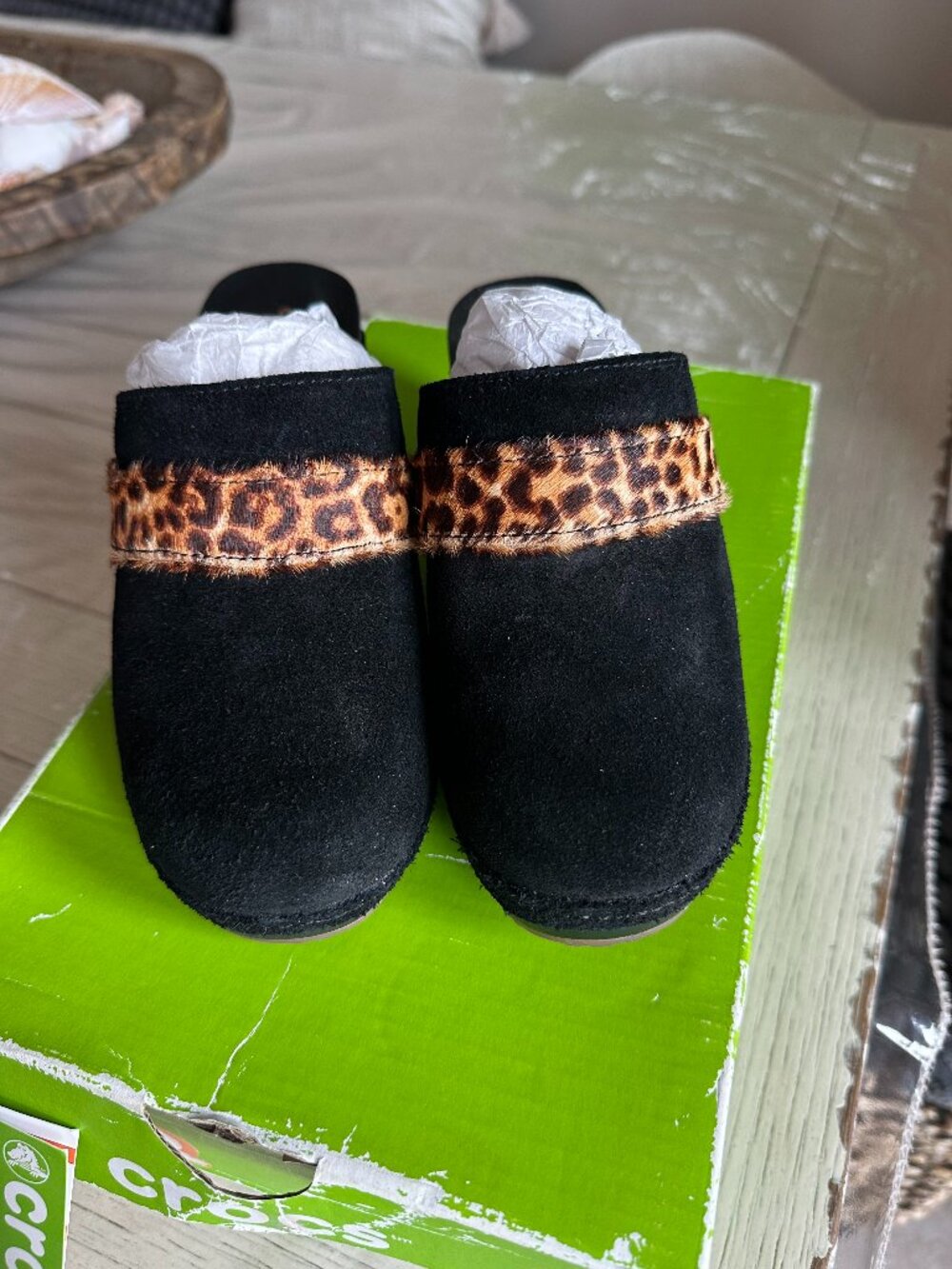 Crocs sarah suede clog size 4 NIB